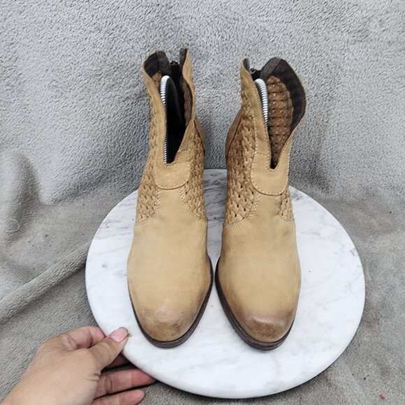 Diba True Shoes Womens Size 7.5 Brown Leather Ankle Boots - Picture 3 of 12